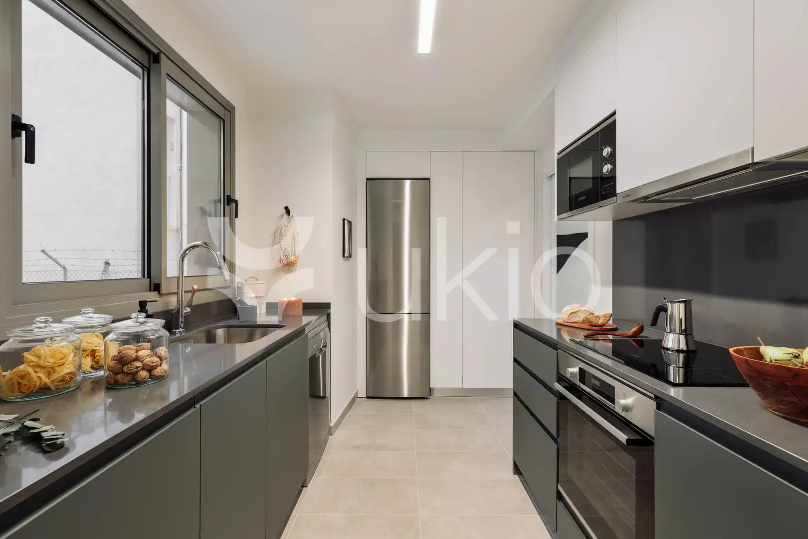 Cuina de Apartament de lloguer en Barcelona amb Aire condicionat, Calefacció i Moblat