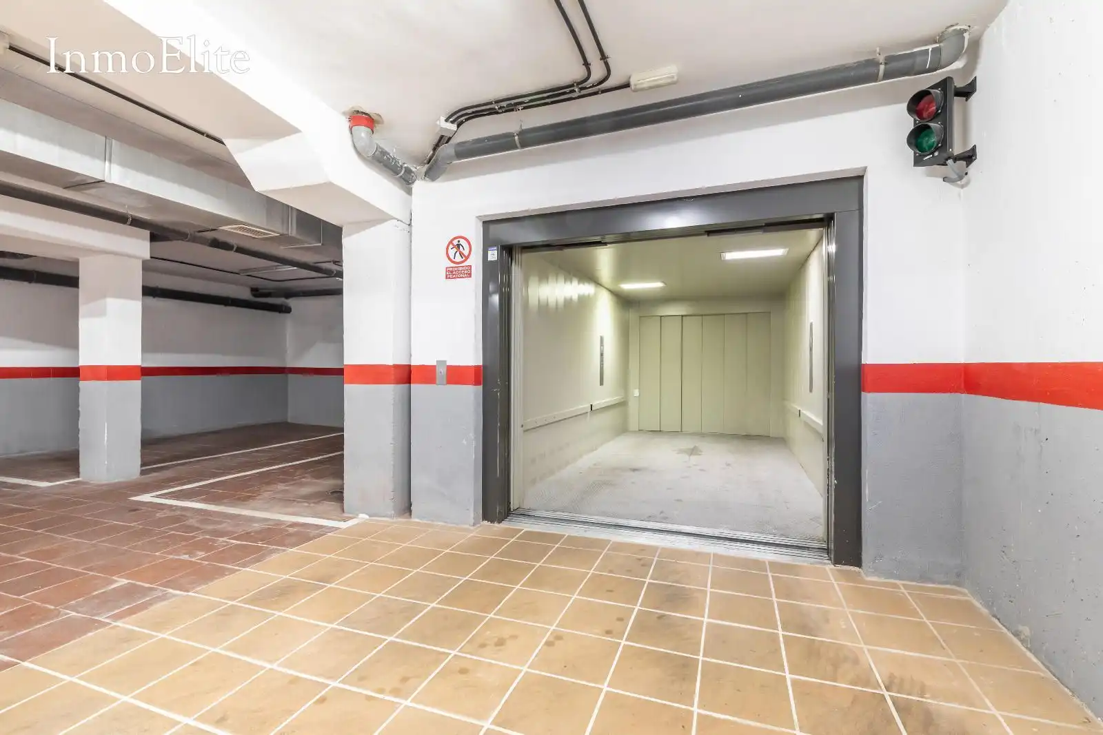 Parking de Piso en venta en Madrid con Calefacción, Trastero y Horno
