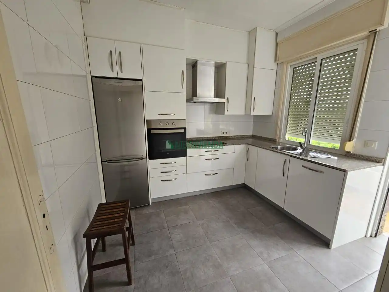 Cuina de Casa o xalet en venda en Vigo  amb Calefacció, Jardí privat i Parquet