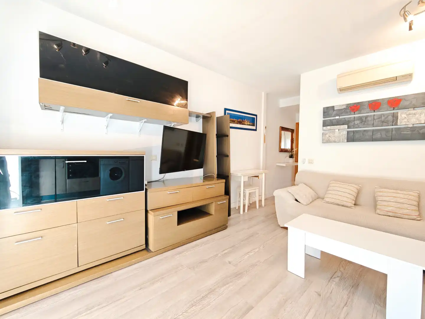 Sala de estar de Piso de alquiler en Madrid con Aire acondicionado, Terraza y Trastero