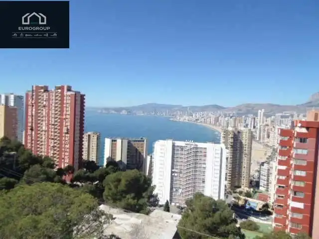 Vista exterior de Casa o xalet de lloguer en Benidorm amb Aire condicionat, Calefacció i Jardí privat