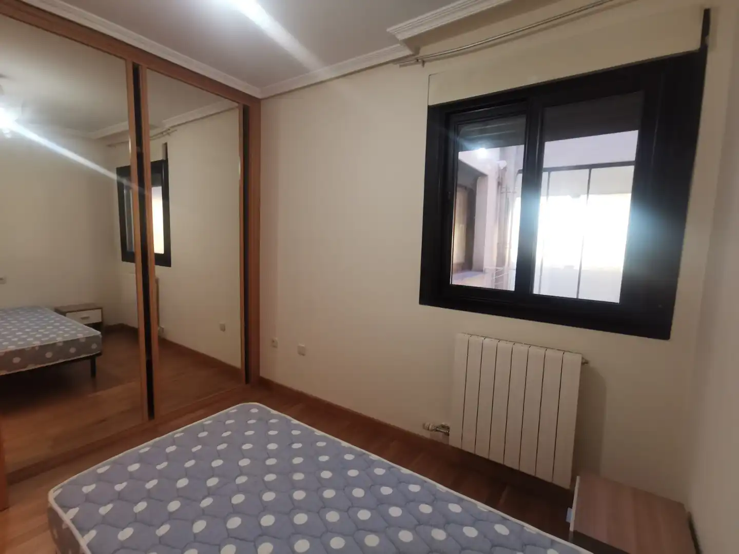 Schlafzimmer von Wohnung zum Verkauf in Salamanca mit Heizung, Parkett und Ofen