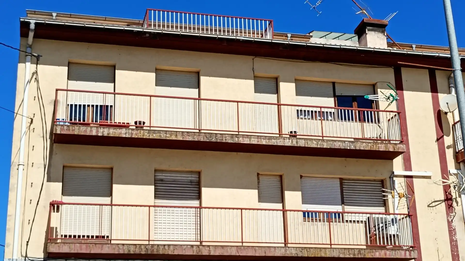 Vista exterior de Pis en venda en Tremp amb Balcó i Alarma