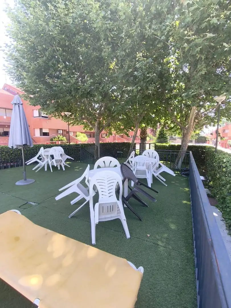 Terrasse von Einfamilien-Reihenhaus zum Verkauf in Getafe mit Klimaanlage, Heizung und Privatgarten