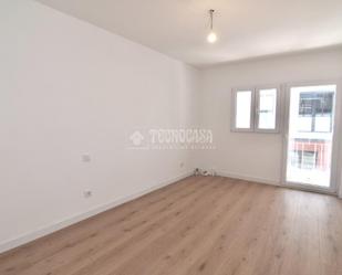 Sala d'estar de Pis de lloguer en  Madrid Capital amb Aire condicionat i Terrassa