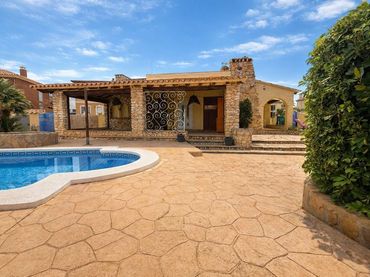 Casa con piscina in vendita a Miami Platja
