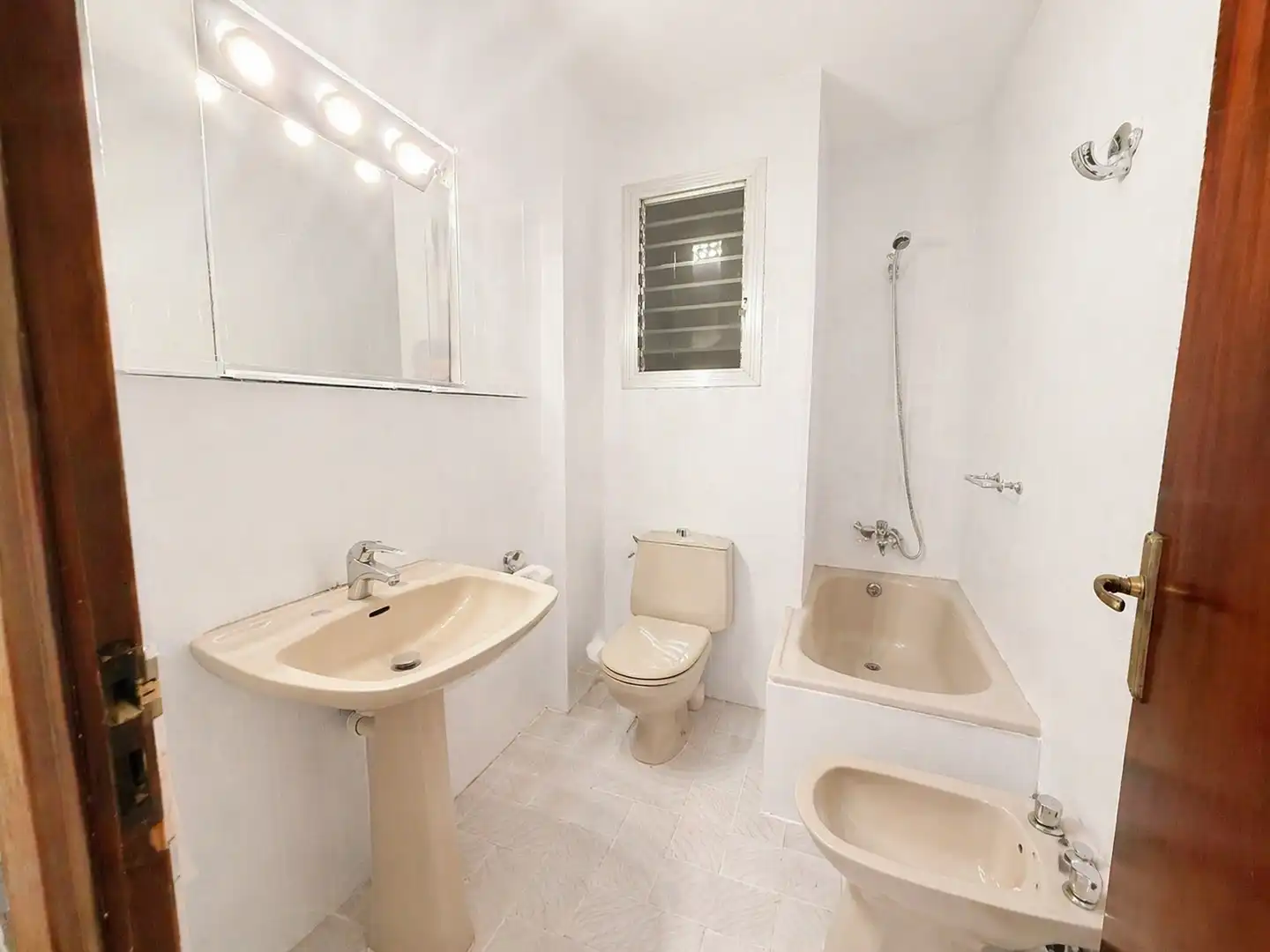 Bathroom of Flat for sale in Barcelona  with Air Conditioner