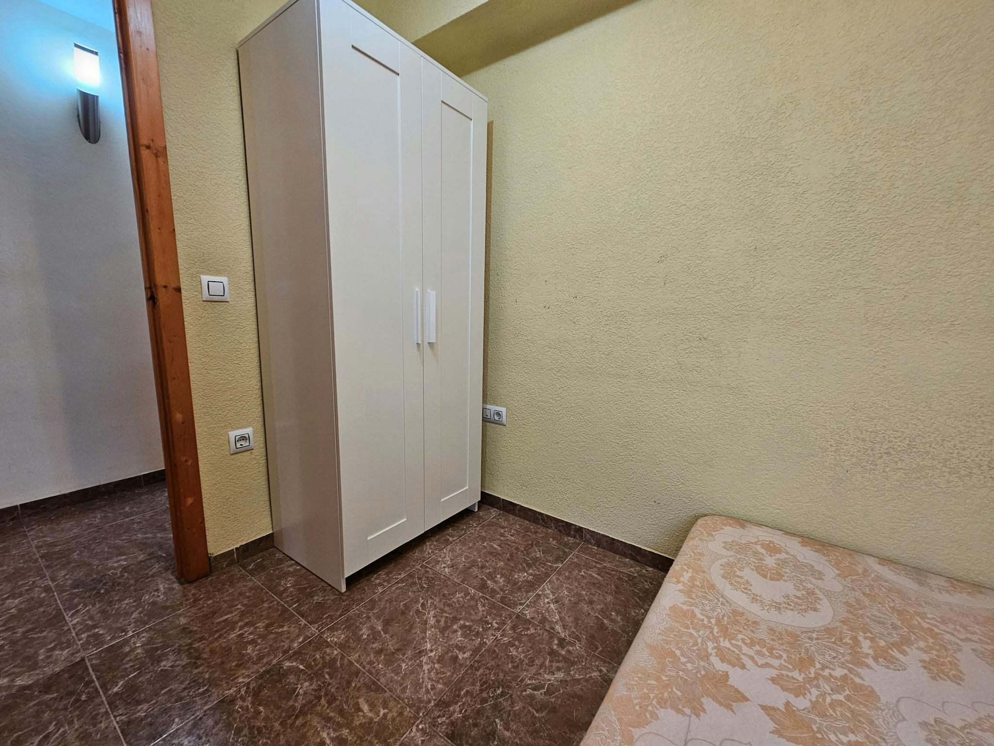 Bedroom of Flat to share in  Valencia Capital  with Washing machine