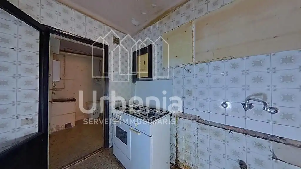 Piso en venta en C/ Garrotxa, Cerdanyola Nord