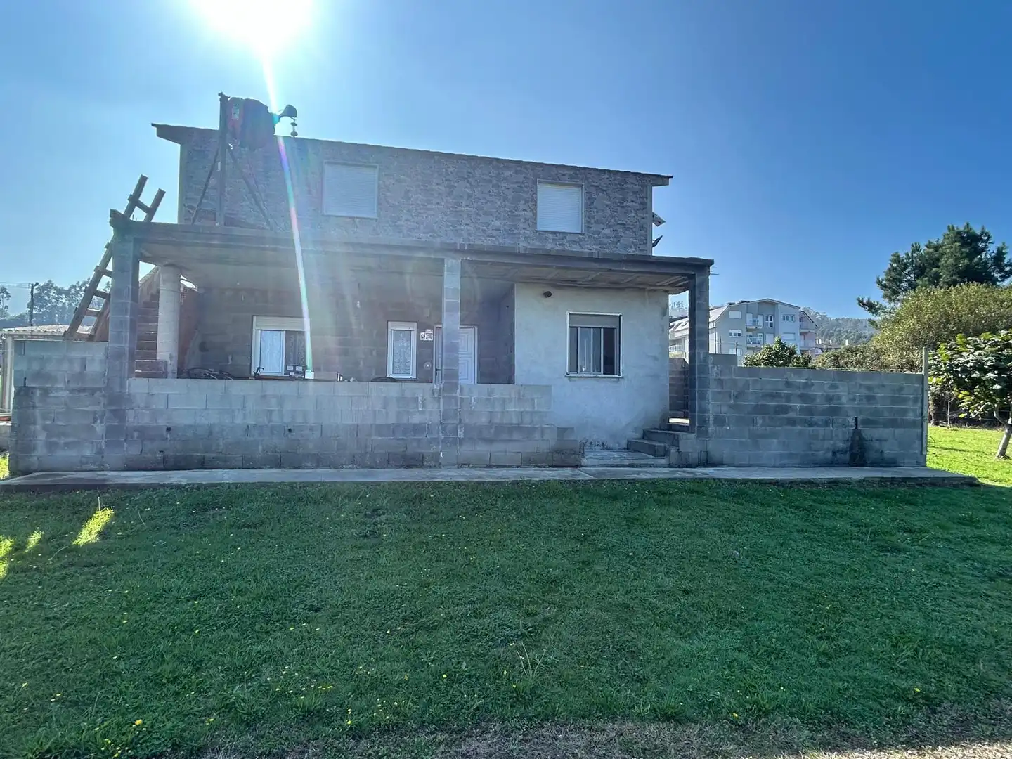 Vista exterior de Casa o xalet en venda en Barreiros amb Terrassa i Traster
