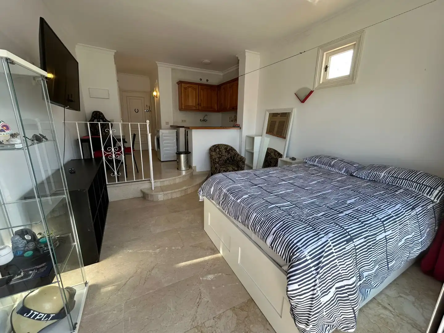 Habitación de Estudio de alquiler en Estepona con Aire acondicionado, Terraza y Amueblado