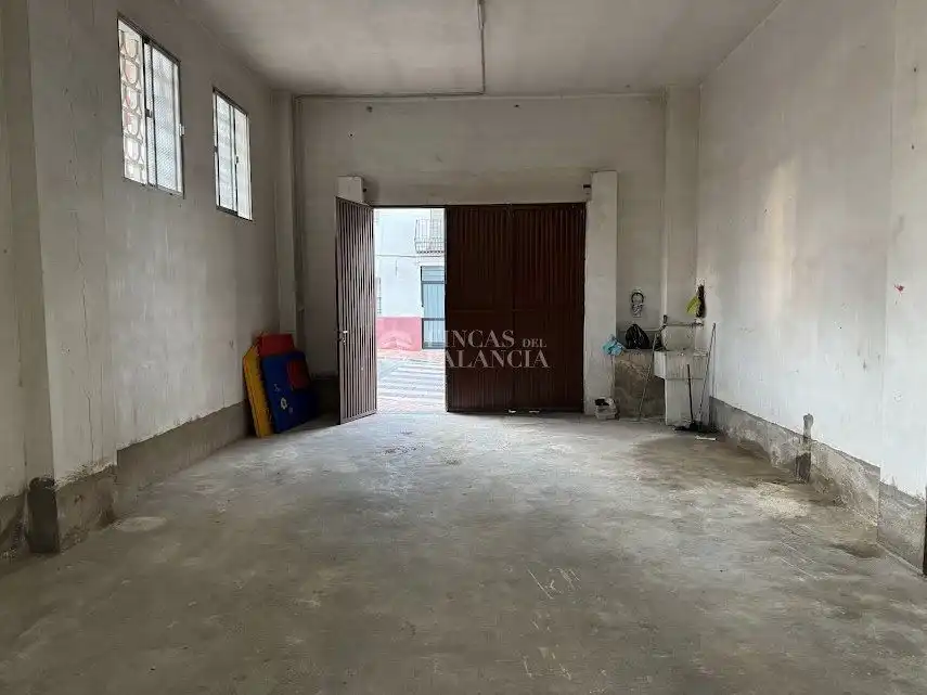 Garage for rent in Soneja