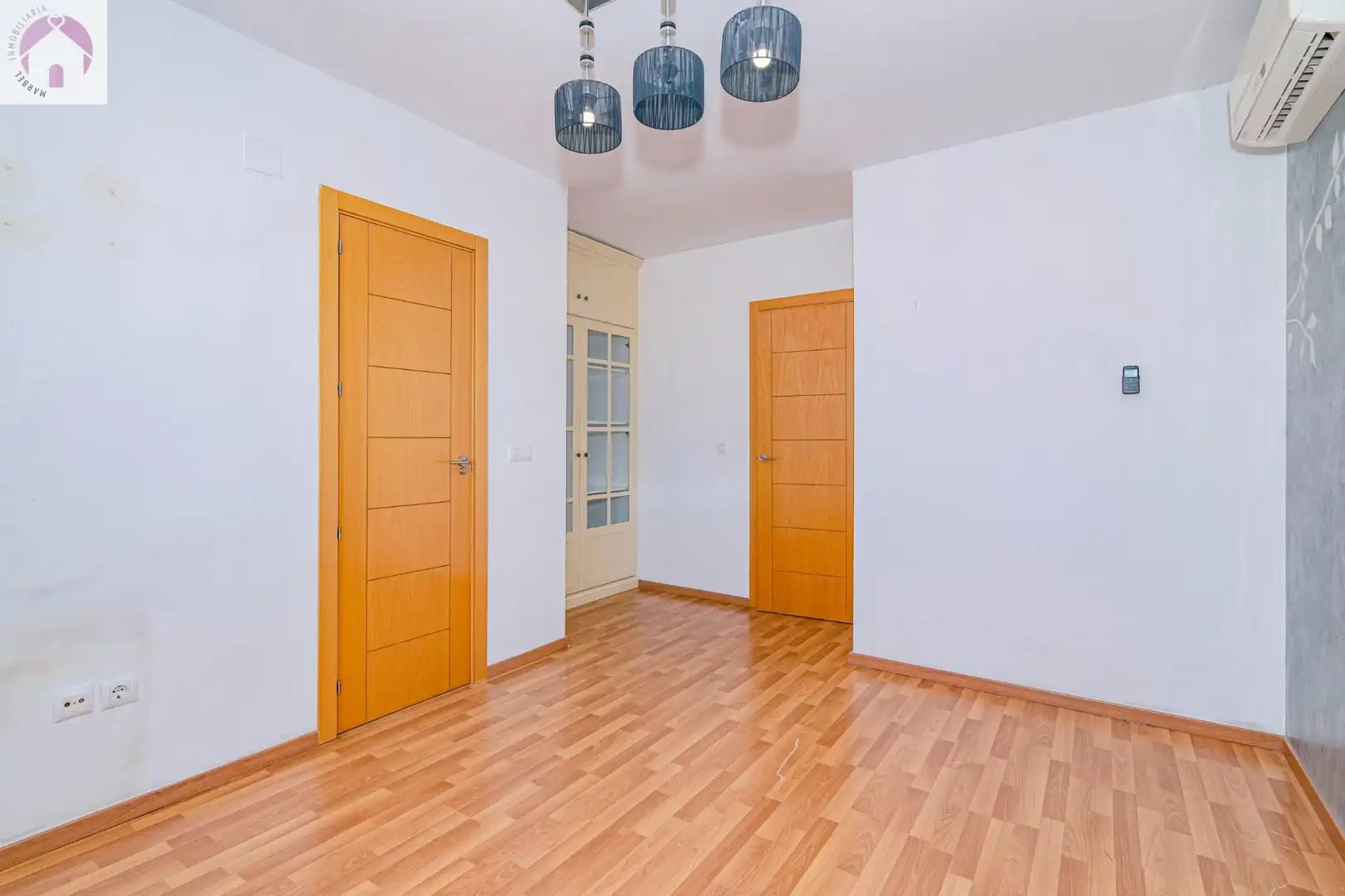 Casa aparellada amb terrassa en venda a Jun, imagen 27