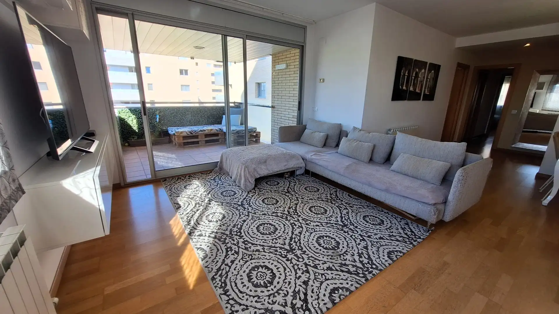 Wohnzimmer von Wohnung zum Verkauf in Salt mit Klimaanlage, Heizung und Terrasse
