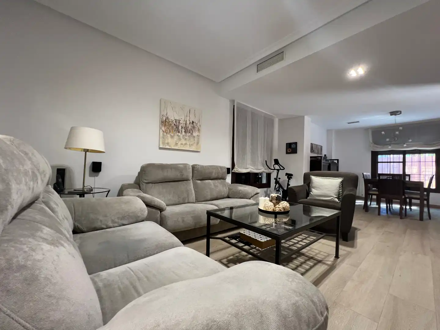 Sala d'estar de Casa adosada en venda en Espartinas amb Aire condicionat, Calefacció i Jardí privat