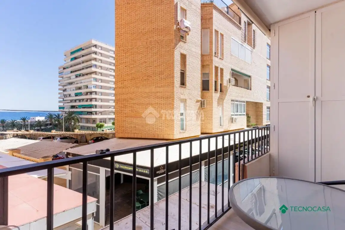Vista exterior de Pis en venda en Roquetas de Mar amb Aire condicionat i Terrassa