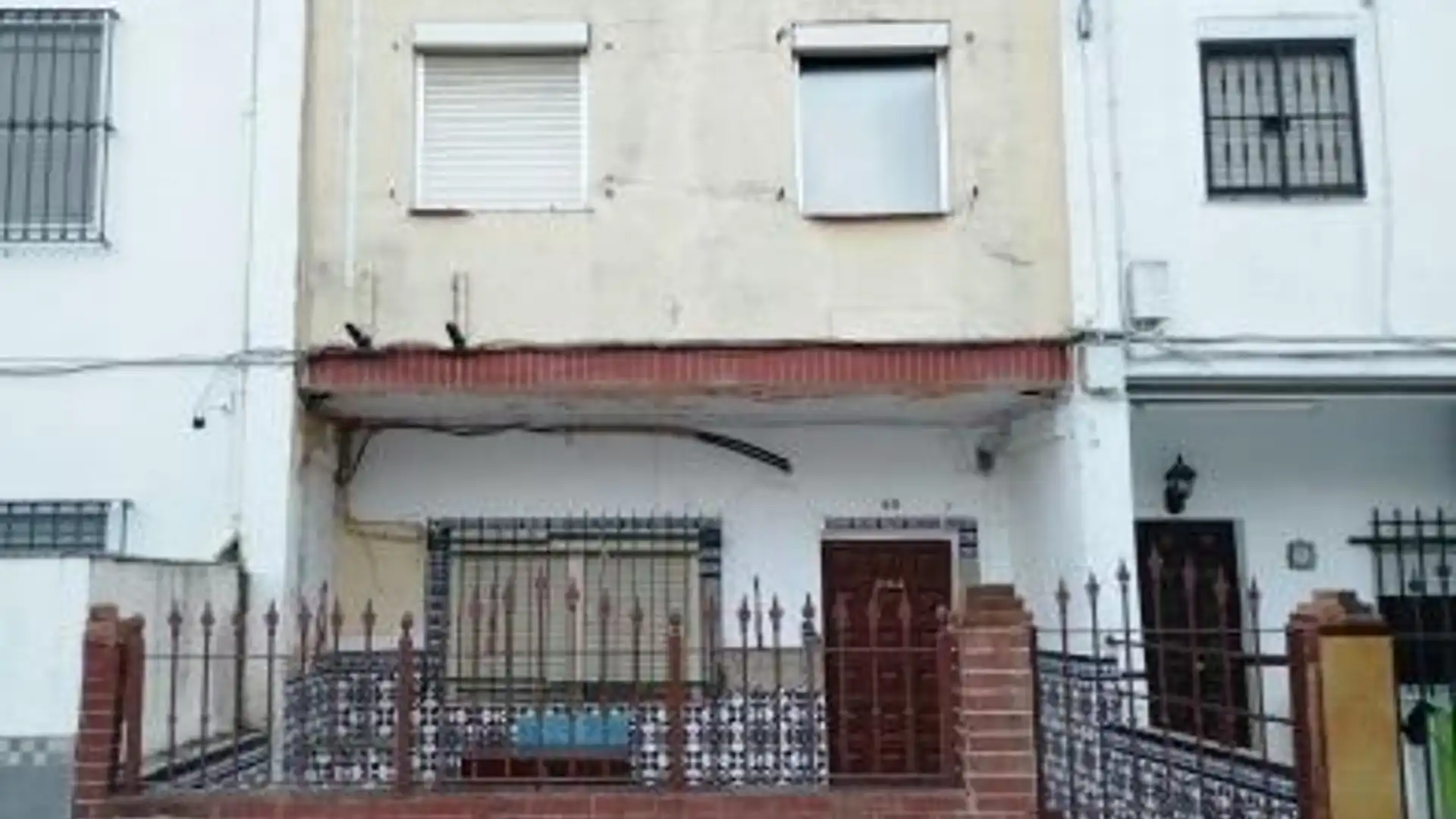 Exterior view of Single-family semi-detached for sale in Bormujos