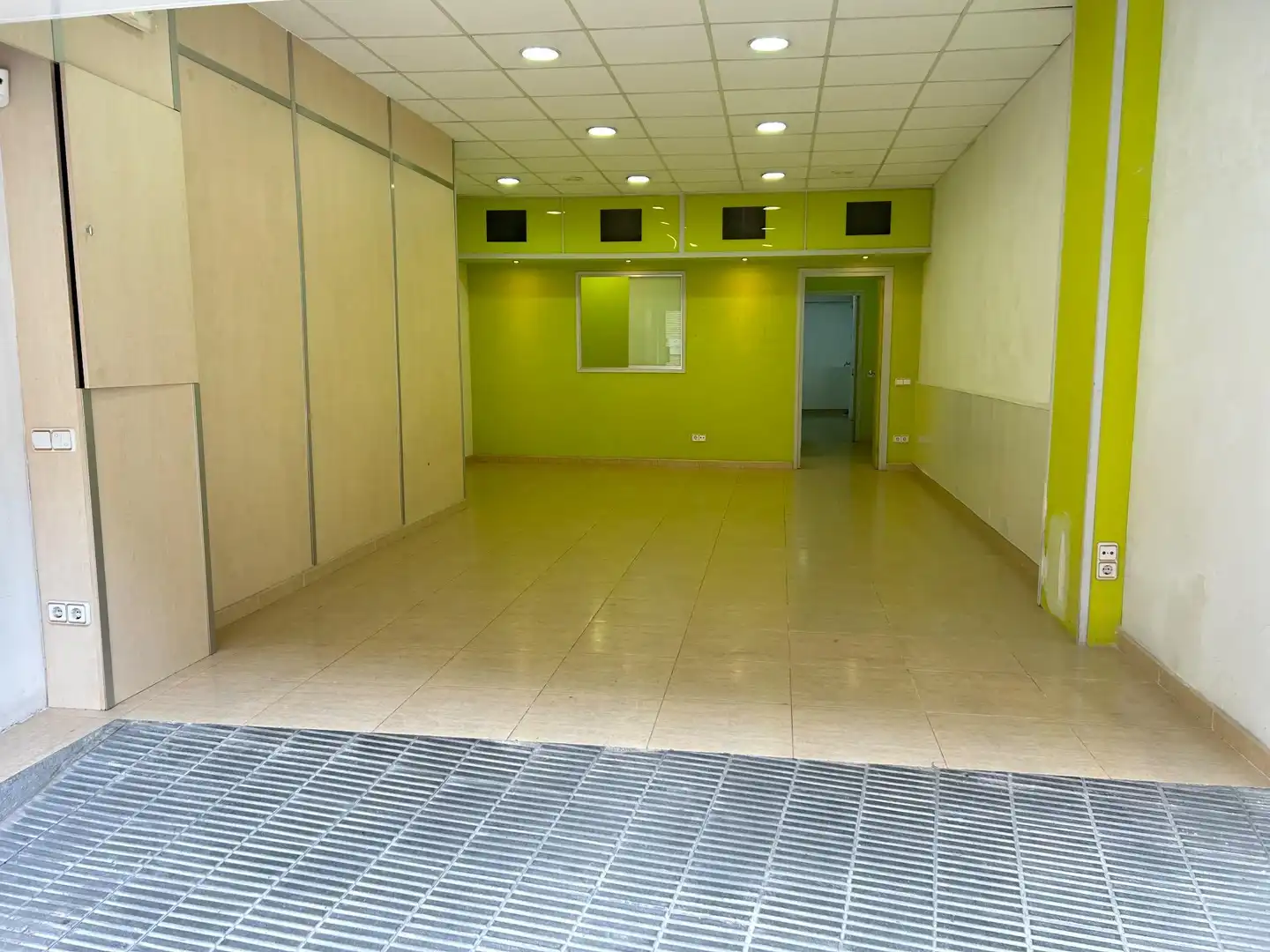 Local comercial en venda a Cerdanyola, imagen 3