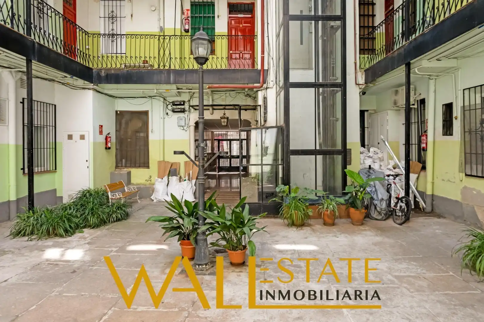 Vista exterior de Planta baja en venta en Madrid con Calefacción