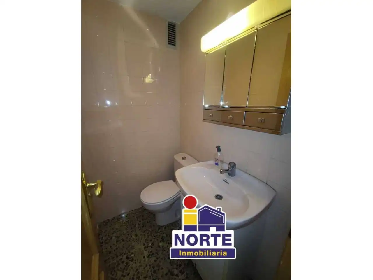Baño de Piso en venta en Alcoy / Alcoi con Aire acondicionado, Calefacción y Amueblado