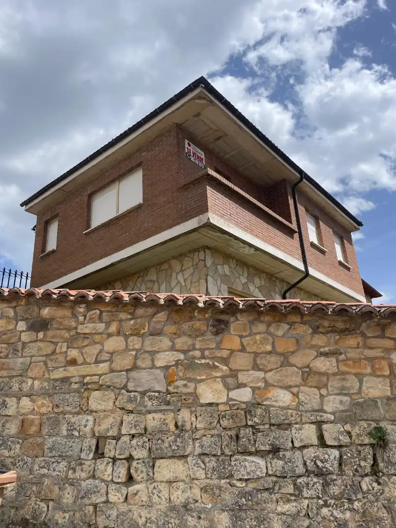 Vista exterior de Finca rústica en venda en Regumiel de la Sierra amb Jardí privat, Parquet i Traster