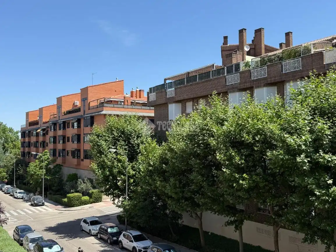 Vista exterior de Piso en venta en Madrid con Trastero