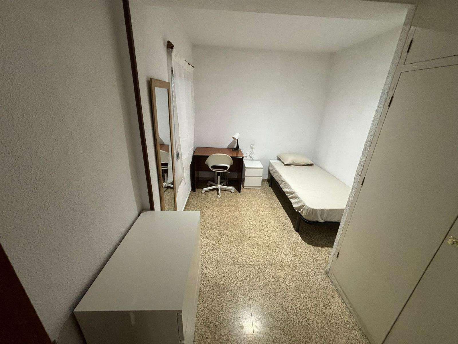 Dormitori de Pis per a compartir en  Granada Capital amb Aire condicionat, Calefacció i Terrassa