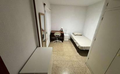 Bedroom of Flat to share in  Granada Capital  with Air Conditioner, Heating and Terrace