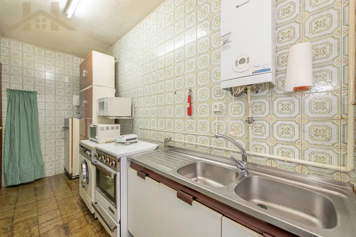 Kitchen of Flat for sale in Madrid  with Air Conditioner, Heating and Community pool