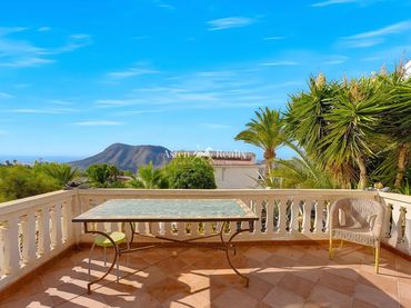 Villa con piscina in vendita a del Centro 131