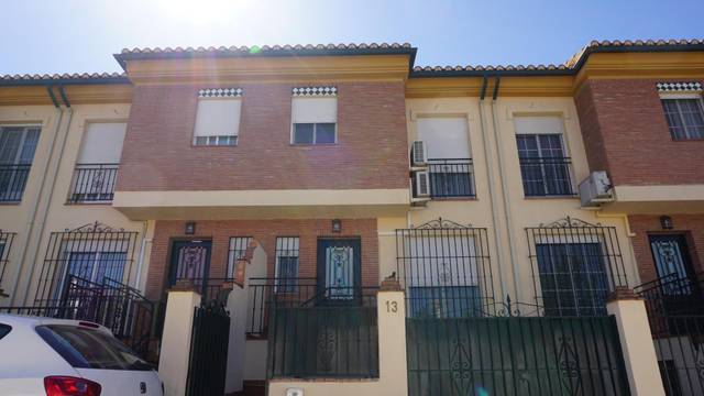 Casa adosada en Alquiler en Calle granada en Ogíjares