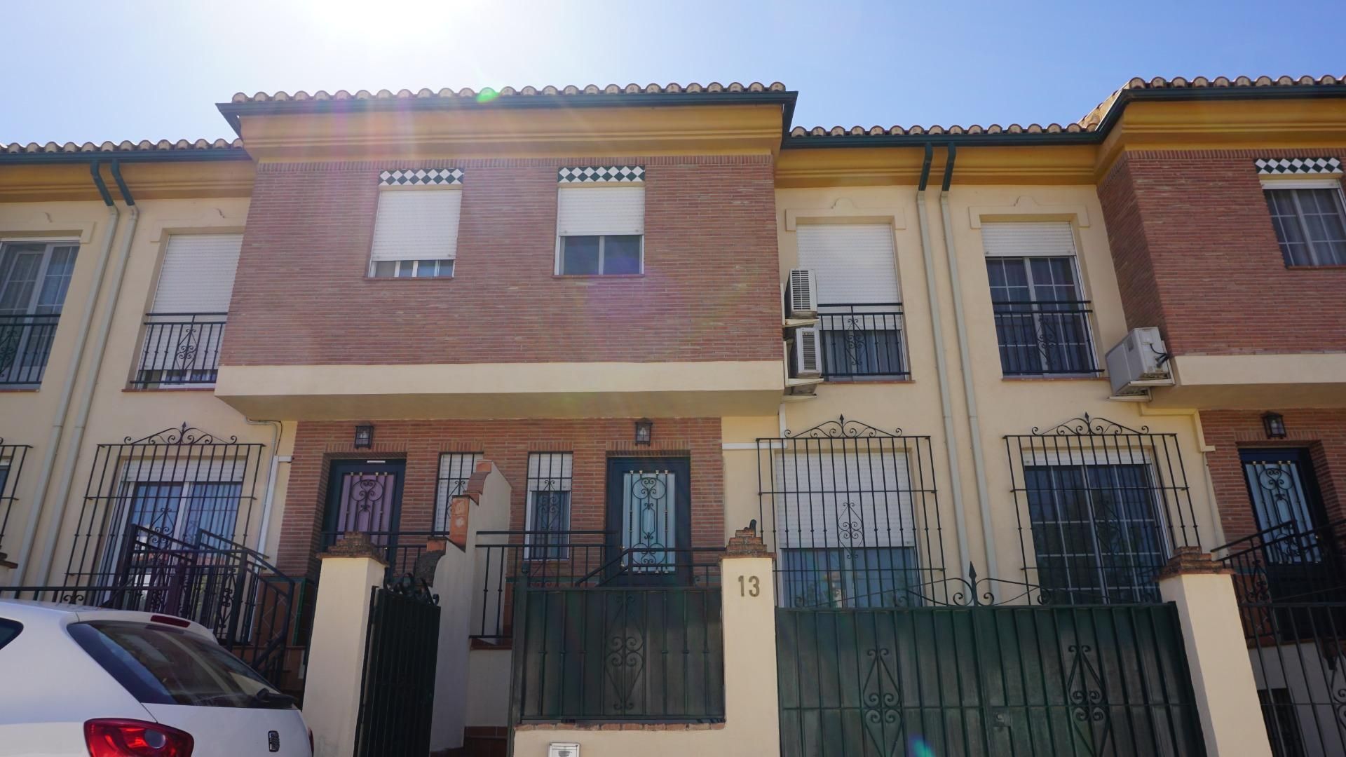 Exterior view of Single-family semi-detached to rent in Ogíjares  with Heating and Balcony