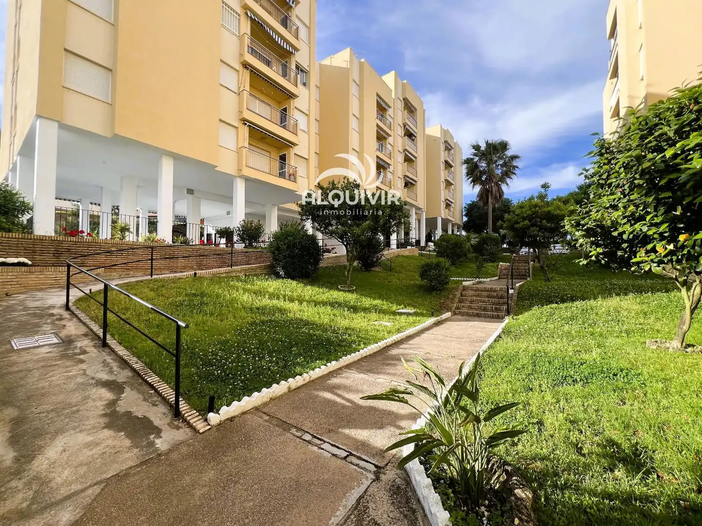 Außenansicht von Wohnung zum Verkauf in Almonte mit Klimaanlage, Terrasse und Abstellraum