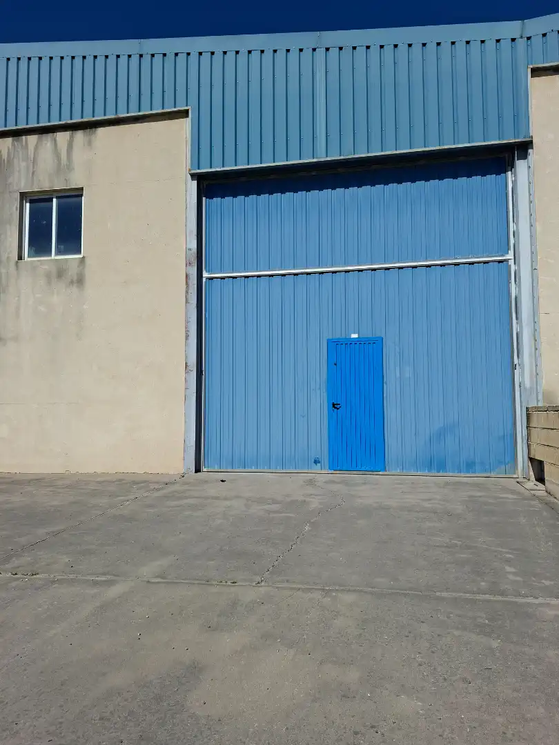Vista exterior de Nave industrial en venta en Velilla de San Antonio