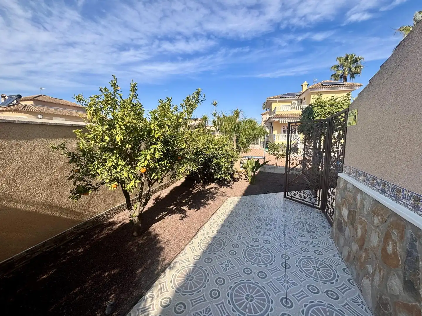 Vista exterior de Casa o xalet en venda en Benferri amb Aire condicionat, Calefacció i Jardí privat