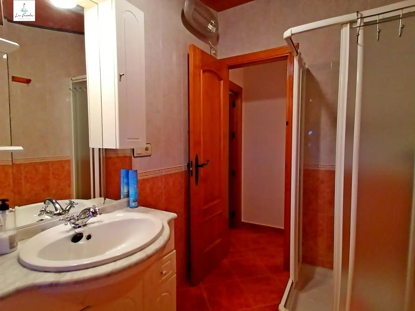 Bany de Casa o xalet en venda en Villanueva del Trabuco amb Jardí privat, Traster i Moblat