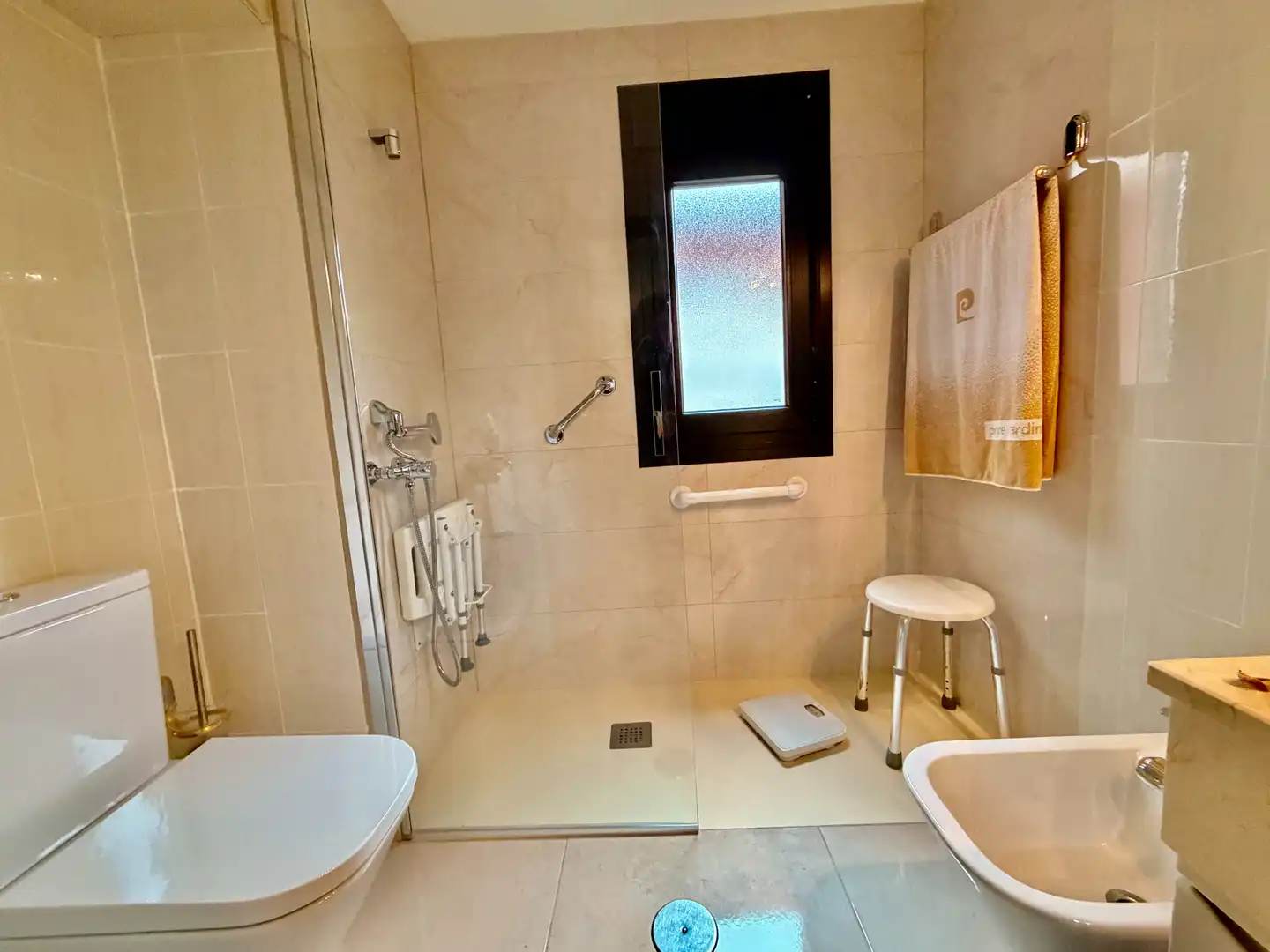 Baño de Dúplex en venta en Leganés con Aire acondicionado, Calefacción y Jardín privado