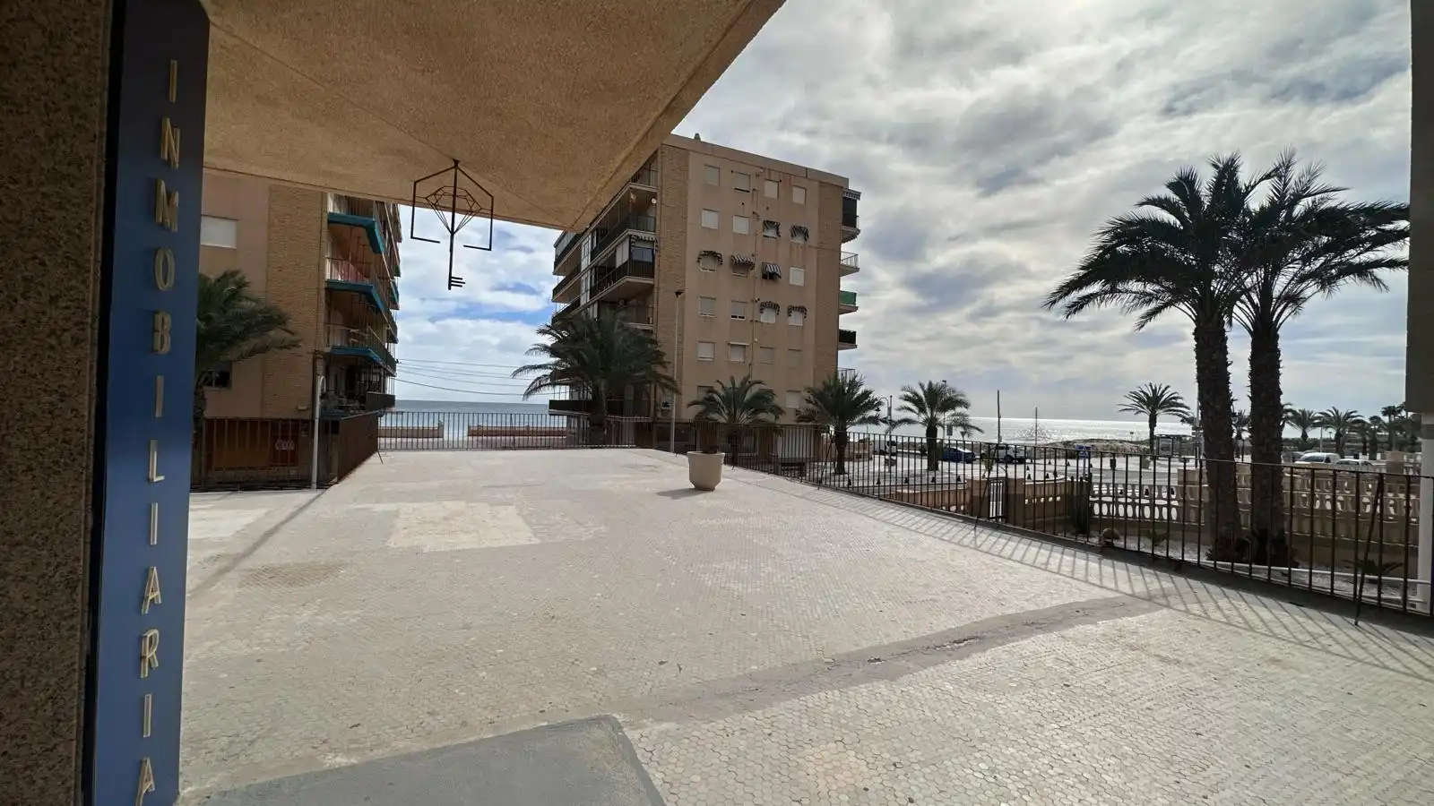 Vista exterior de Local en venta en Elche / Elx con Aire acondicionado