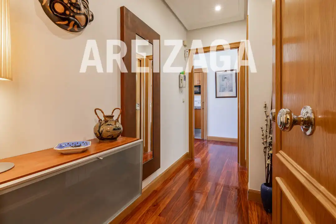 Piso en venta en Donostia - San Sebastián  con Calefacción, Amueblado y Balcón