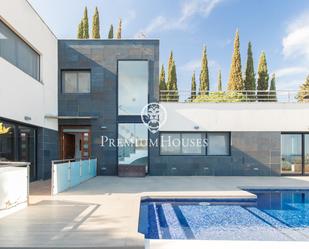 Exterior view of House or chalet for sale in Sant Vicenç de Montalt  with Air Conditioner, Heating and Private garden