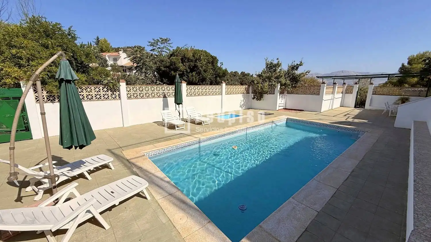 Schwimmbecken von Haus oder Chalet zum Verkauf in Casabermeja mit Privatgarten, Terrasse und Abstellraum