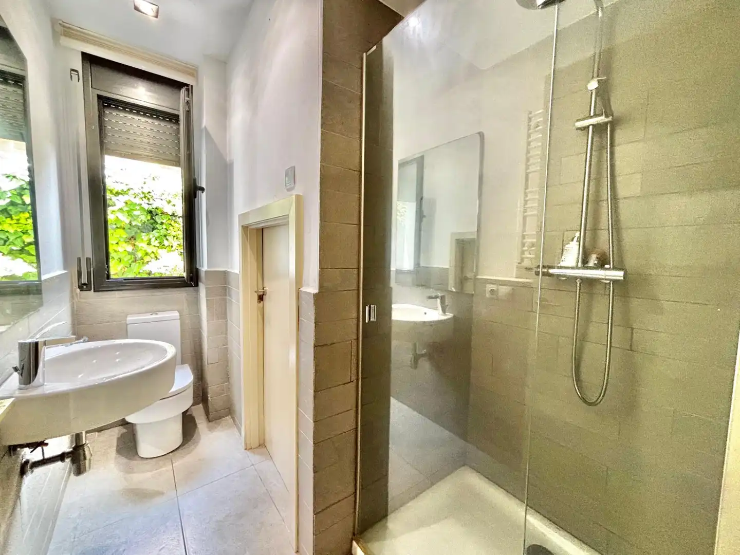 Badezimmer von Haus oder Chalet zum Verkauf in Pineda de Mar mit Klimaanlage, Privatgarten und Terrasse