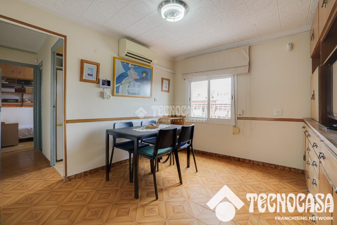 Comedor de Piso en venta en Santa Coloma de Gramenet con Aire acondicionado