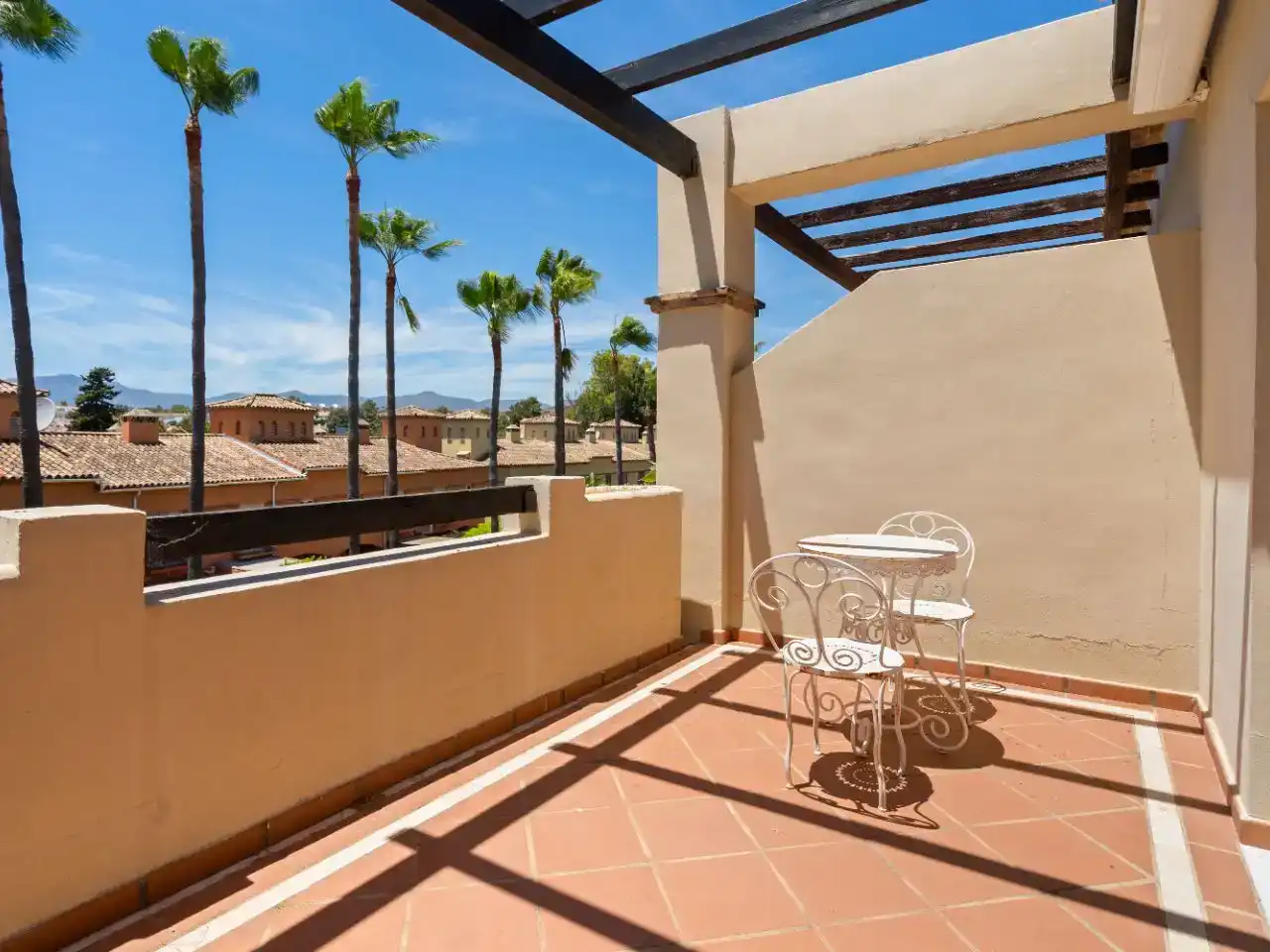 Terrassa de Casa adosada en venda en Marbella amb Aire condicionat, Piscina i Balcó