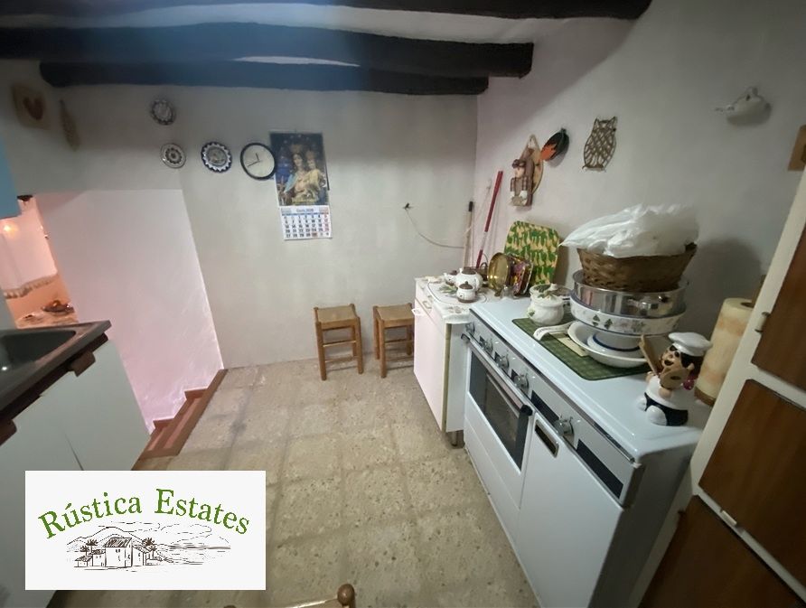 Cuina de Casa o xalet en venda en Benalauría amb Moblat