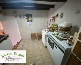 Cuina de Casa o xalet en venda en Benalauría amb Moblat