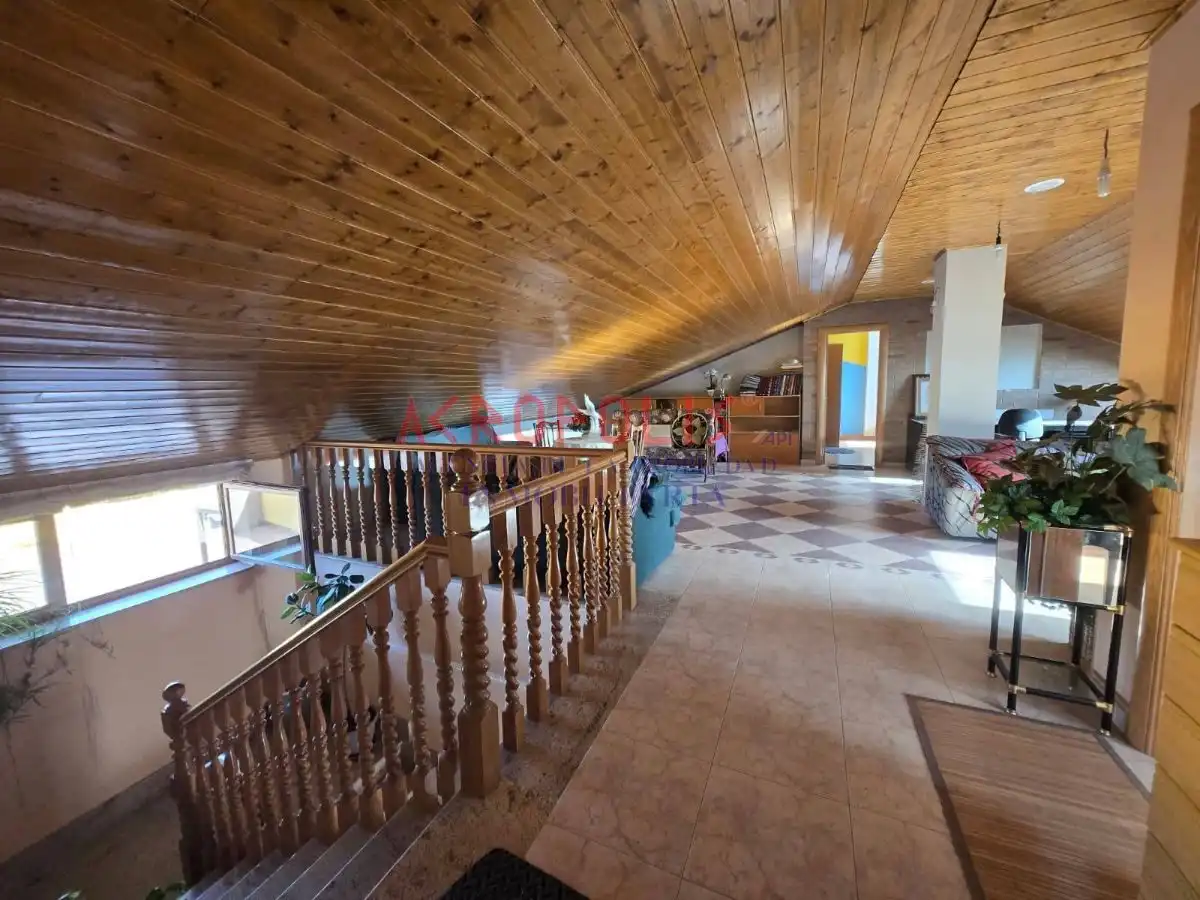 Houses for sale in Onzonilla  with Heating, Terrace and Storage room