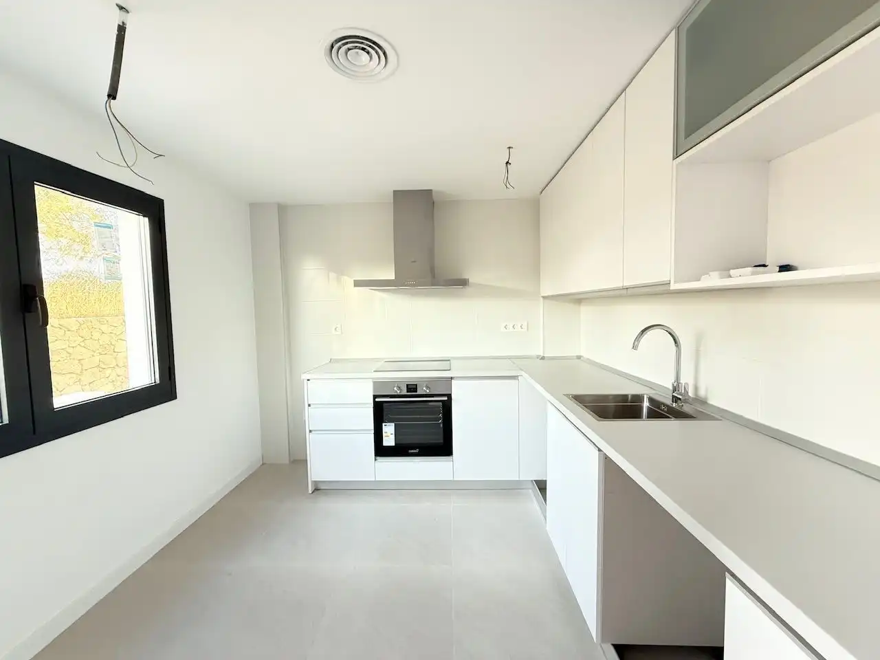Cocina de Casa adosada en venta en Vélez-Málaga con Jardín privado y Piscina comunitaria