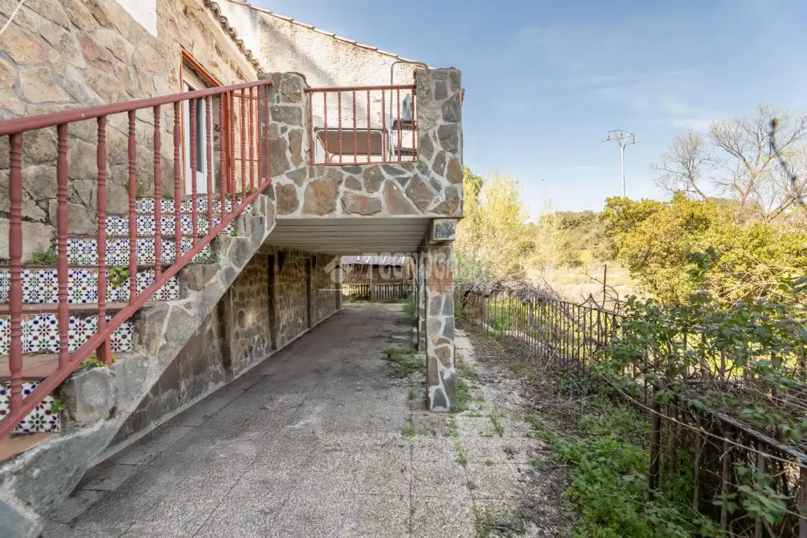 Vista exterior de Casa o xalet en venda en Las Rozas de Madrid amb Aire condicionat, Calefacció i Terrassa