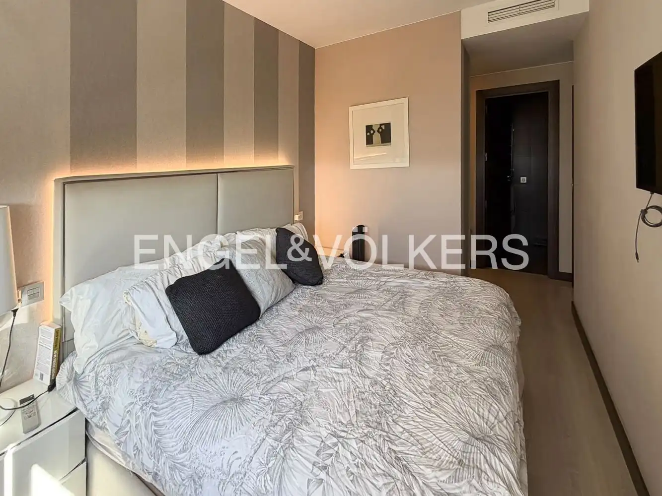Bedroom of Flat for rent in Valencia  with Air Conditioner, Heating and Terrace